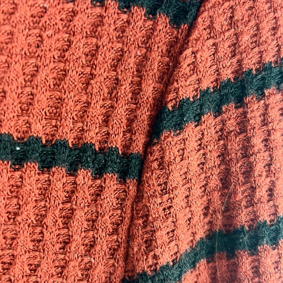 ARIZONA | 🐅 Orange & Black Striped Thermal-Style Long-Sleeved Sweater - Picture 8 of 10